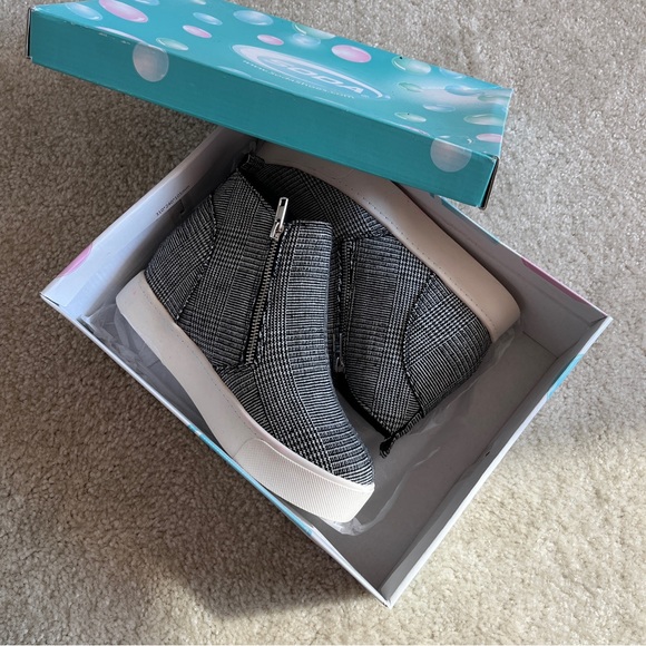 DONATED 🚫 NIB Soda Shoes - Taylor-G Plaid - Picture 6 of 6